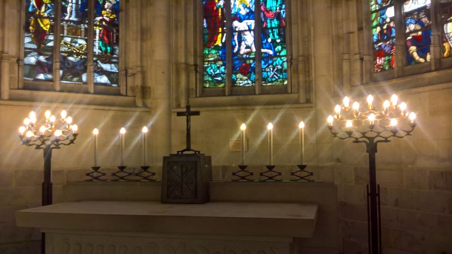 Les candélabres rayonnants de lumière
