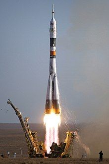 SOYOUZ , véhicule qui l'a embarqué dans l'espace.